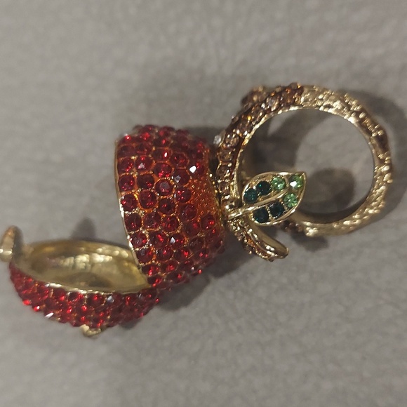 Betsey Johnson VINTAGE APPLE LOCKET RING WITH GEMSTONES & CHARM - Picture 14 of 15